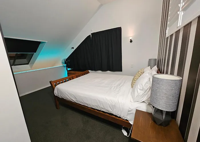 Queenstown Hill, Mountain & Lake Views, 10Mins To City Centre, 10Mins To Airport