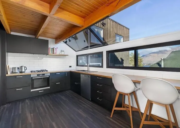 Queenstown Hill, Mountain & Lake Views, 10Mins To City Centre, 10Mins To Airport